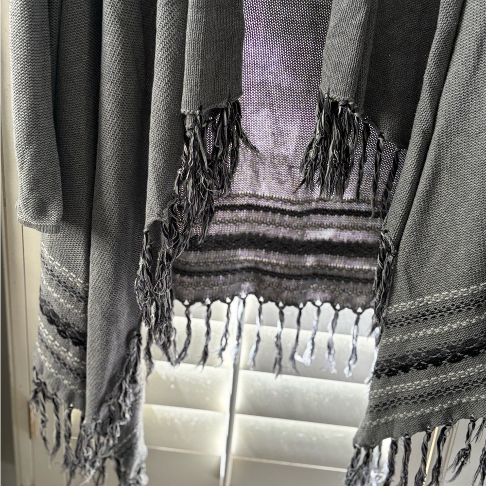 CAbi Gray Fringe Open Cardigan‎ - Picture 8 of 10